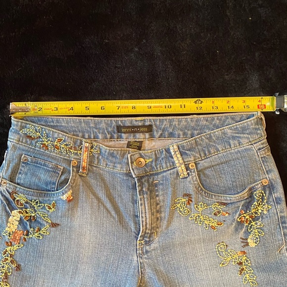 EMBROIDERED JEAN CAPRIS - Picture 6 of 9